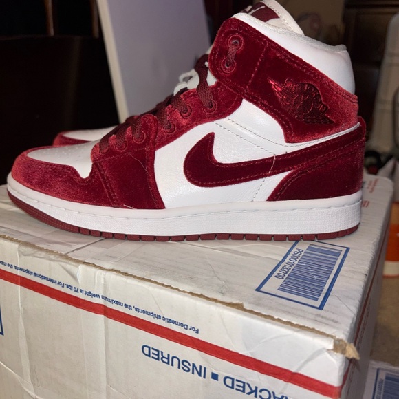 Nike Air Jordan - Red and White - Picture 2 of 7